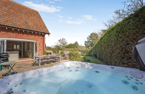 Walberswick Cottage | 5 Bed in Walberswick (oc-hlwal)