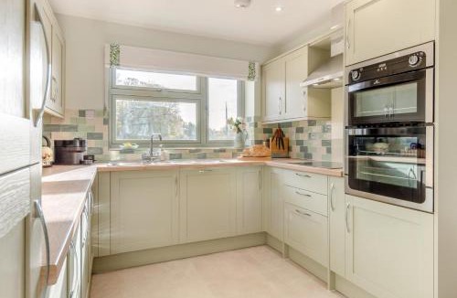Ipswich House | 5 Bed in Washbrook oc-m33105