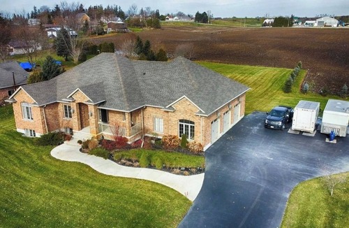 Township of Wellesley House | 5-bedroom bungalow with pool, Hot tub, fire pit, play ground, in CrossHill On