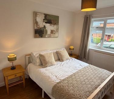 Bury St Edmunds House | 5 bedroom House FREE parking central sleeps 8