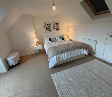 Bury St Edmunds House | 5 bedroom House FREE parking central sleeps 8