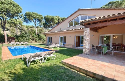 Begur Ski Chalet | 5 bedroom house in Begur with private pool and garden Ref.H53