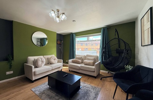 Duddingston Apartment | 5 Bingham Place · 5-Bed House | Free Parking | Central | Sleeps 10