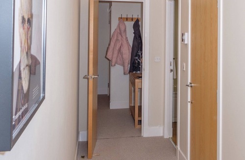 Haymarket Apartment | 5* Comfortable and spacious West End flat with a private car parking space