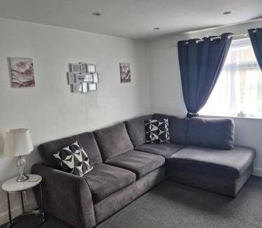 Tea Green Apartment | 5 min from airport, luxury 2 bed apartment