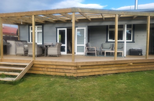 Reefton House | 5 minute walk to town