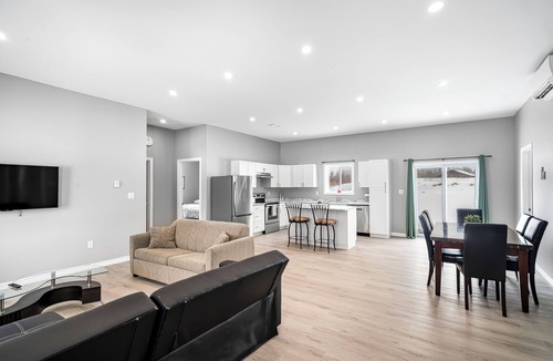 Roseneath House | 5 minutes to Rice Lake, brand new home, clean and cozy!