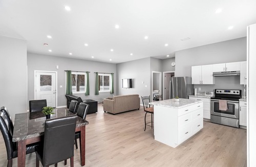 Roseneath House | 5 minutes to Rice Lake, brand new home, clean and cozy!