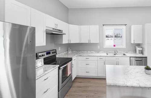 Roseneath House | 5 minutes to Rice Lake, brand new home, clean and cozy!
