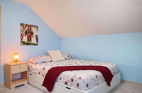 Cramahe House | 51 Acre Summer Farmhouse-Hottub, Stargazing, BBQ-Sleeps upto 8