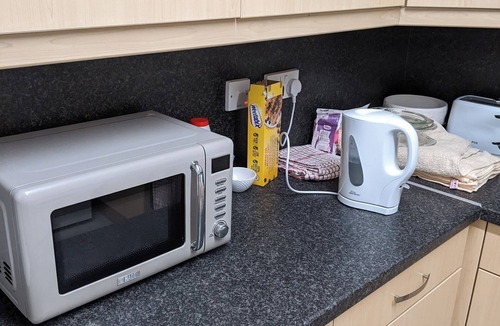 Girvan Apartment | 5guests/near Beach/2br/parking/wifi