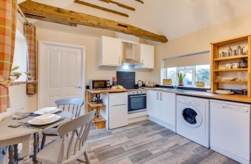 Sudbury House | 6 Bed in Great Waldingfield oc-ac4