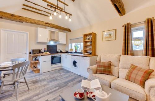 Sudbury House | 6 Bed in Great Waldingfield oc-ac4