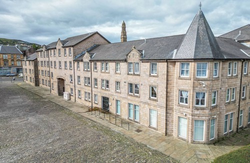 Greenock Apartment | 6 Bedroom Self Contained Hostel Unit