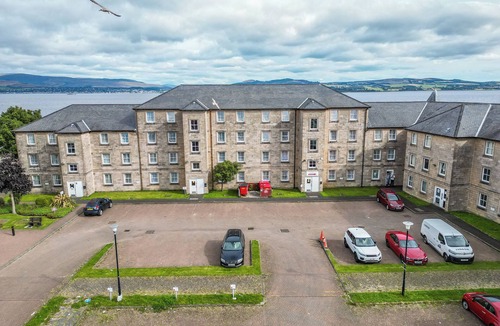 Greenock Apartment | 6 Bedroom Self Contained Hostel Unit