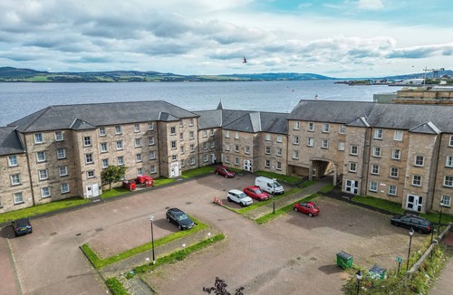 Greenock Apartment | 6 Bedroom Self Contained Hostel Unit