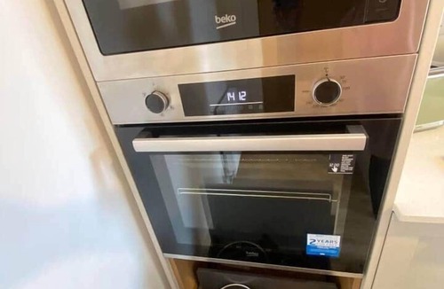 Paisley Apartment | 6 Smithhills, Paisley Central,GLW & Glasgow access