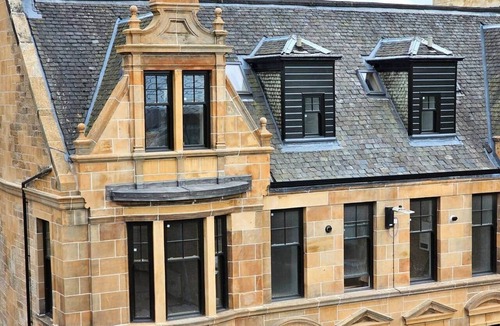Paisley Apartment | 6 Smithhills, Paisley Central,GLW & Glasgow access