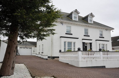 Chapelhall House | 6BR House with Butler, Sauna and Hot Tub in Glasgow