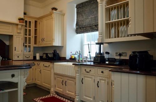 Chapelhall House | 6BR House with Butler, Sauna & Hot Tub in Glasgow