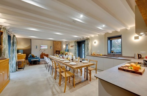 Holme-on-Spalding-Moor Cottage | 7 Bed in Holme-on-Spalding-Moor (oc-vy216)