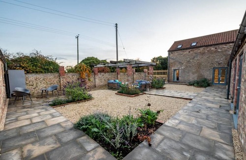 Holme-on-Spalding-Moor Cottage | 7 Bed in Holme-on-Spalding-Moor (oc-vy216)