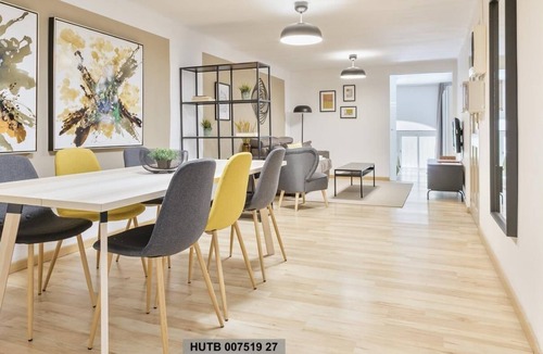 el Camp d'en Grassot i Gracia Nova Apartment | 7. Office Up Apartment