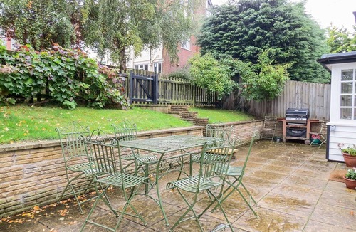 Thorpeness Apartment | 7 Whinlands - sleeps 10 guests in 5 bedrooms