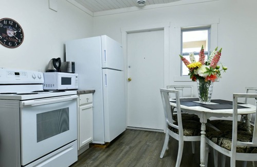 Walkerville Apartment | 706# Cheapest Great Home, Walk to Casino Tunnel