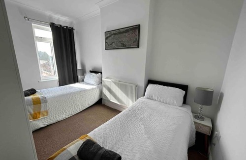 Scunthorpe House | 74 Ashby House 3 bed townhouse
