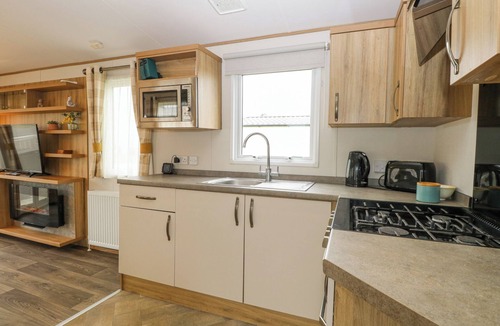 Hopton Cottage | 75 FOXBURROW HANG, pet friendly, country holiday cottage in Fritton