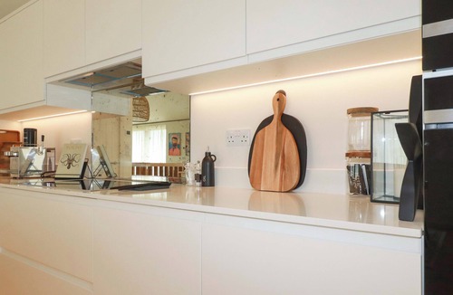 Winnard's Perch Cottage | 8 KARN HAVOS, pet friendly, character holiday cottage in Mawgan Porth