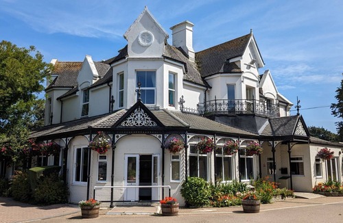 St Erth Praze Apartment | 82 Strawberry Hill, Tolroy Manor