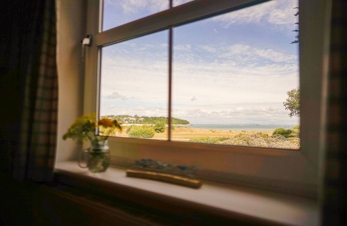 Bembridge Cottage | 9 Solent Landing - a family friendly house that sleeps 6 guests in 3 bedrooms
