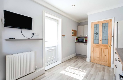 Cleethorpes House | A beautiful 3 bed semi detached house. Private driveway up to three vehicles.