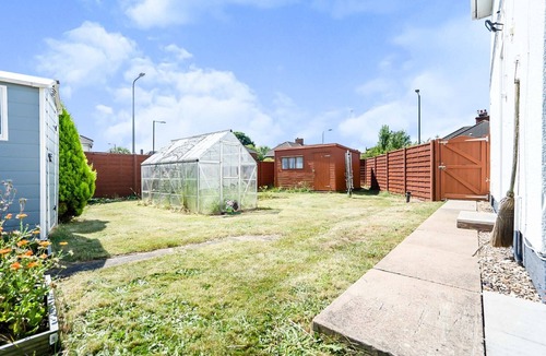 Cleethorpes House | A beautiful 3 bed semi detached house. Private driveway up to three vehicles.
