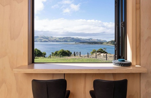 Dunedin Other | A cosy farm retreat with breathtaking views, close to wildlife attractions.
