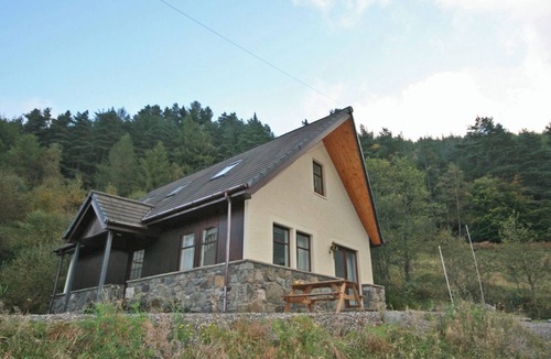 Callander Cottage | A detached cottage, situated on the west hillside overlooking Loch Lubnaig.