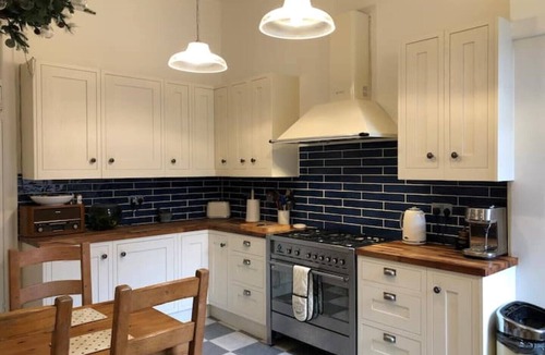 Dowanhill Apartment | A flat that feels like a home.