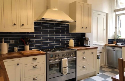Dowanhill Apartment | A flat that feels like a home.