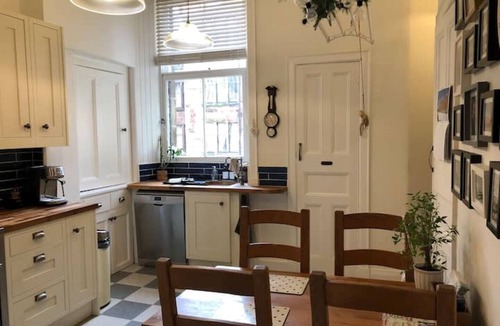 Dowanhill Apartment | A flat that feels like a home.