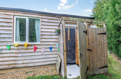 Abbess Roding Cottage | A lovely shepherd’s hut set in a quiet secluded part of the owner’s land.