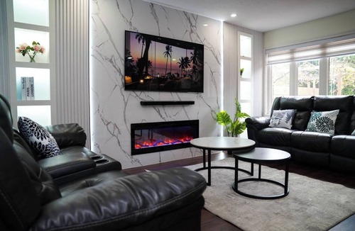 Cambridge House | A luxury 4 bedroom and three bathrooms home with two sitting rooms and backyard