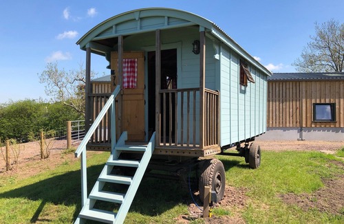 Dunning Cabin | A magical different unique self catered space. Come and enjoy the animals too.