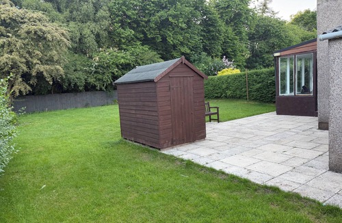 Whiteinch House | A modern 3 bedroom house with a big garden