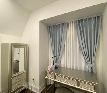Newtonbrook House | A - Modern Room near Yonge-Finch -Willowdale Grand Residence