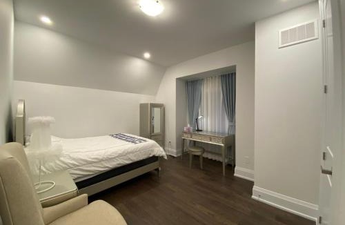 Newtonbrook House | A - Modern Room near Yonge-Finch -Willowdale Grand Residence