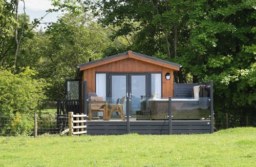 Port Glasgow Cottage | A perfect luxury coastal escape for couples.