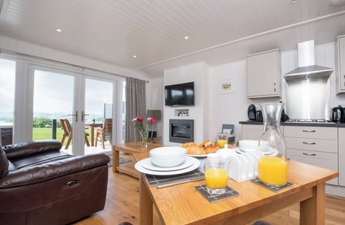 Port Glasgow Cottage | A perfect luxury coastal escape for couples.