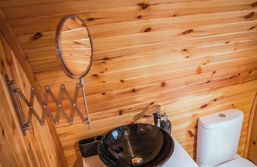 Kilmarnock Cottage | A perfect retreat for couples and friends.